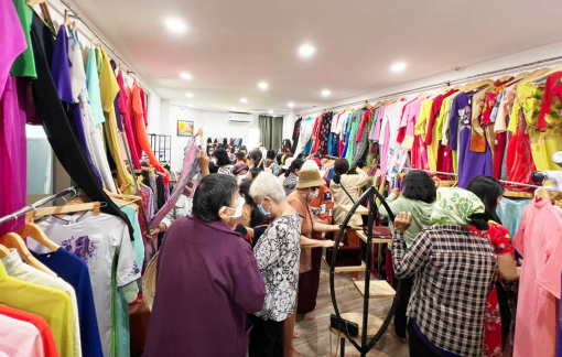 60 năm mới được mặc áo dài