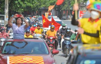 Nam Định: Hàng trăm CĐV diễu hành trước trận Thái Lan - Indonesia