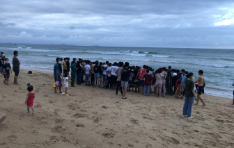 Phú Yên: 5 học sinh rủ nhau tắm biển, 2 em đuối nước tử vong