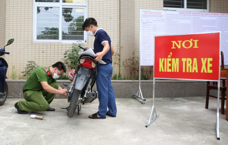 Hà Nội: Nhanh, gọn trong ngày đầu đăng ký xe ở công an xã