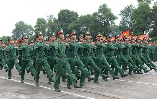 Đề xuất tuyển người cận thị có trình độ học vấn cao đi nghĩa vụ quân sự