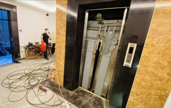 Hà Nội: Rơi thang máy, 2 nhân viên sửa chữa tử vong