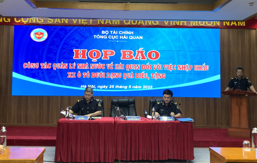 Hải quan nói gì về vụ nhập khẩu xe sang dưới dạng quà biếu, tặng