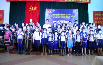 Quỹ từ thiện Kim Oanh trao tặng 1.000 suất học bổng tại 6 tỉnh Miền Trung
