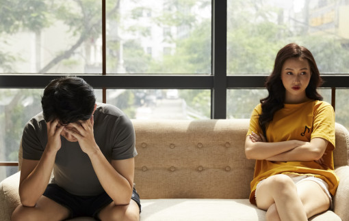 Mệt mỏi vì muốn mua sắm món gì cũng phải đắn đo dò xét ý chồng