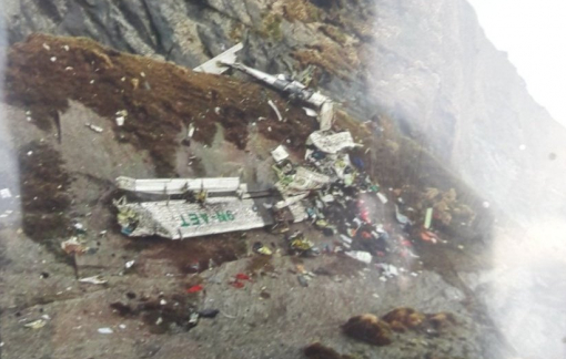 Nepal tìm thấy máy bay chở 22 người vỡ nát trên sườn núi