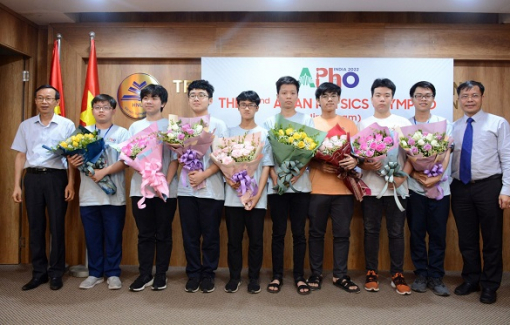 8/8 thành viên Đội tuyển quốc gia Việt Nam đoạt giải Olympic Vật lí châu Á năm 2022
