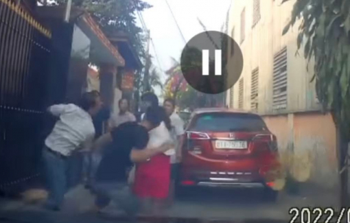 Giáng chức cán bộ công an xô xát với dân