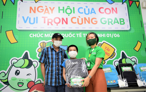 Grab trao 2.400 phần quà cho con em đối tác nhân dịp Quốc tế Thiếu nhi