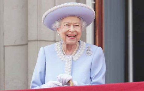 Nữ hoàng đón kỷ niệm 70 năm trị vì khi gia đình hoàng gia thu hẹp