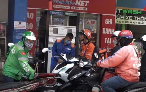 Clip: Xăng quá đắt, nhiều shipper muốn chuyển nghề