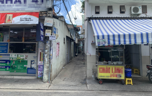 Bị tấn công khi nhắc nhở thanh niên tiểu bậy, người phụ nữ đâm chết thanh niên này