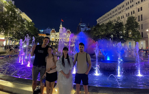 Nhiều du khách nước ngoài chọn đến Việt Nam sau dịch