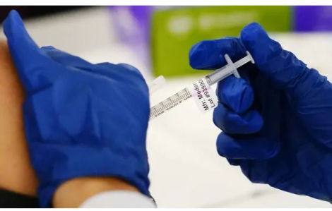 Thử nghiệm vắc xin mới chống lại Omicron dấy lên hy vọng tiêm chủng mỗi năm 1 lần