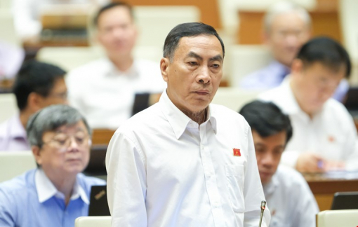 Vụ Việt Á: Khi khám xét nơi làm việc, phát hiện hàng chục tỉ đồng trong tủ, két sắt