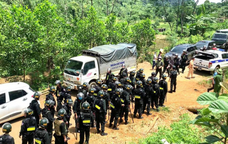 Hàng chục cảnh sát vây bắt kẻ chém 3 người rồi trốn vào rừng