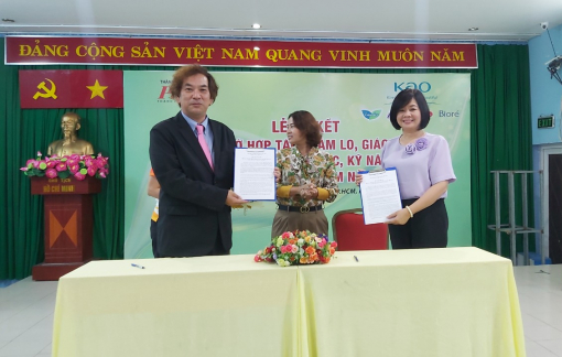 Báo Phụ Nữ TPHCM và Công ty TNHH Kao Việt Nam phối hợp chăm lo cho phụ nữ và trẻ em