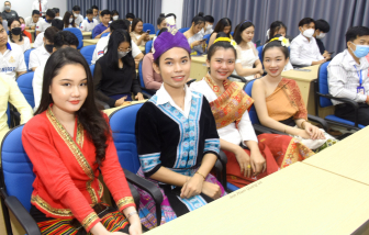 Giao lưu văn hóa “Gia đình Việt với sinh viên Lào, Campuchia”