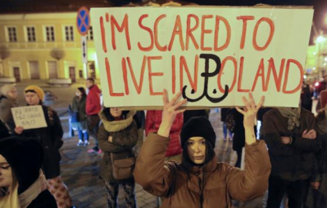 Ba Lan yêu cầu phụ nữ khai báo việc mang thai khi đăng ký khám chữa bệnh