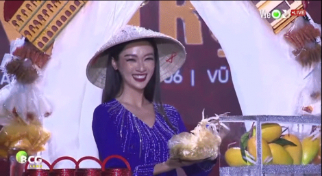Clip: Ve chai, bánh tráng trộn thành trang phục truyền thống tại "Hoa hậu Hoàn vũ Việt Nam 2022"