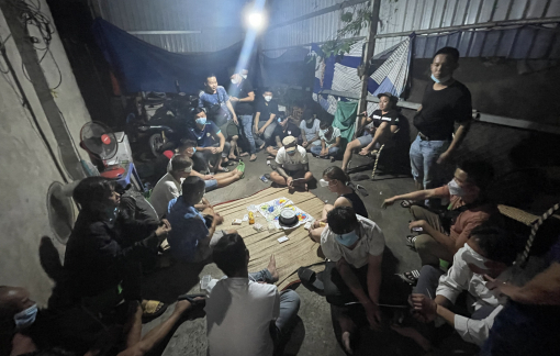 Phá tụ điểm lắc bầu cua do “nữ quái” tổ chức, hội tụ nhiều người có tiền án, tiền sự