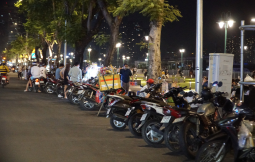 Quận 1 kiến nghị sớm bố trí bãi giữ xe cho Công viên bến Bạch Đằng