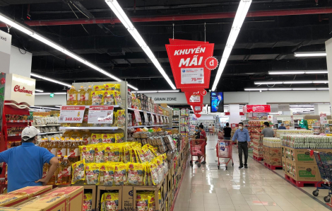 Các siêu thị tại TPHCM giảm từ 10-100% giá hàng hóa