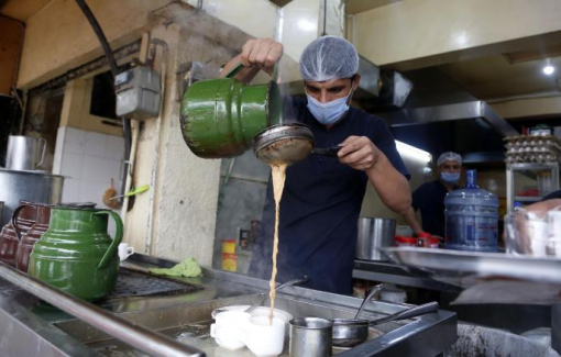 Pakistan yêu cầu người dân uống trà ít hơn khi đất nước khủng hoảng kinh tế