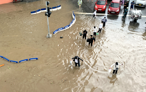 Vì sao Hà Nội cứ mưa là ngập?