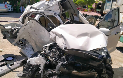 Hà Tĩnh: 2 chiến sĩ công an tử vong sau cú tông trực diện giữa ô tô và xe khách