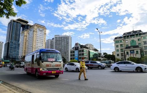 Hà Nội xử lý nghiêm xe đón, trả khách dừng, đỗ sai quy định