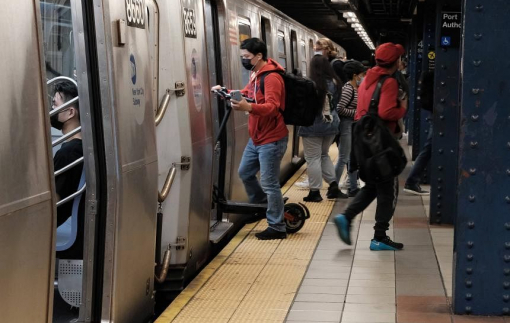 Mỹ: Người đàn ông thiệt mạng do quần kẹt vào cửa tàu điện ngầm, bị kéo dọc sân ga