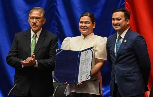 Con gái ông Duterte phá vỡ truyền thống Philippines, tuyên thệ sớm hơn Tổng thống đắc cử Marcos Jr