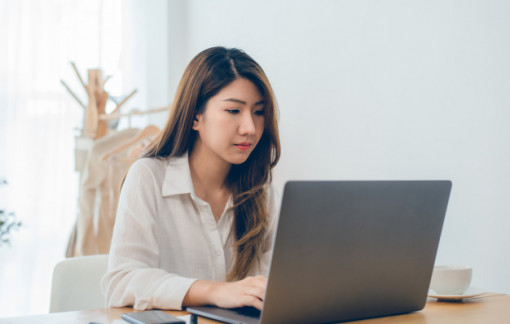 Ngồi hơn 8 giờ mỗi ngày tăng gấp rưỡi nguy cơ đau tim, đột quỵ