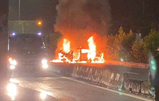 Ô tô bốc cháy sau va chạm giao thông, 2 người tử vong