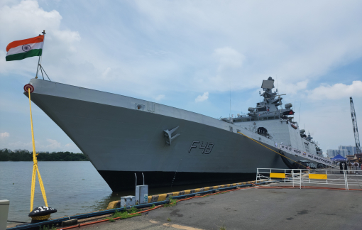 Hai tàu Hải quân Ấn Độ cập cảng Nhà Rồng, bắt đầu chuyến thăm TPHCM