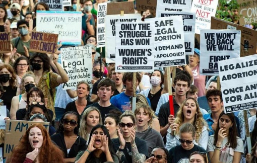 Thế giới phản ứng với phán quyết cấm phá thai của Mỹ: Một bước thụt lùi đáng thất vọng