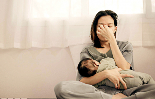 Hậu quả khó lường từ trầm cảm sau sinh