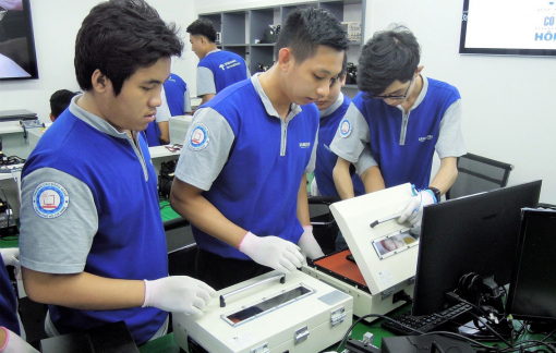 Không vào được lớp 10 công lập, cánh cửa không khép lại