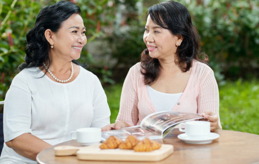 Vào tuổi U50, vợ bỗng thích tụ tập hội nhóm, bỏ rơi cha con tôi