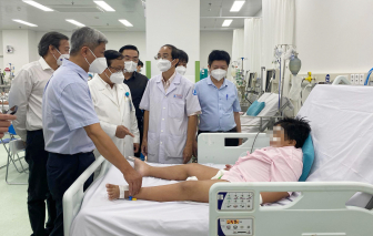 Thứ trưởng Bộ Y tế Nguyễn Trường Sơn kiểm tra sốt xuất huyết tại TPHCM