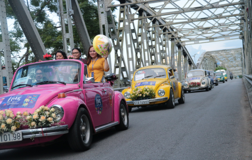 Diễu hành xe cổ trên những cung đường xứ Huế