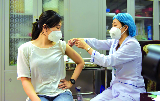 Biến chủng BA.5 xâm nhập, cần tăng tốc tiêm vắc-xin mũi nhắc lại