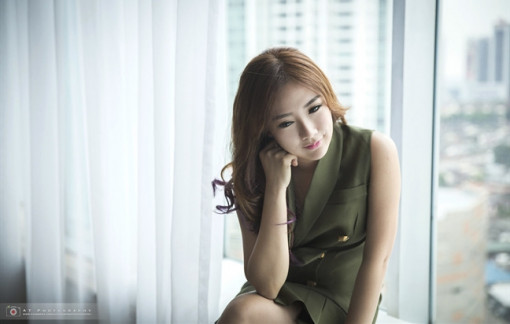 Anh ta ly dị vợ để về sống với tôi, chỉ vì tôi đang gánh nợ cho công ty anh?