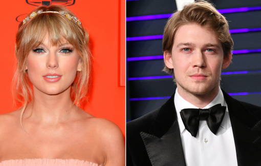 Taylor Swift bí mật đính hôn