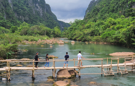 Khám phá vẻ hoang sơ của suối Nước Moọc giữa Di sản thiên nhiên thế giới Phong Nha - Kẻ Bàng