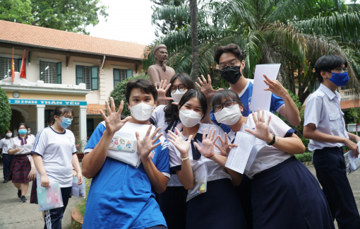 Clip: Thí sinh hớn hở vì trúng tủ "Chiếc thuyền ngoài xa"