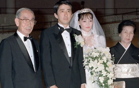 Bà Akie - người vợ sát cánh cùng ông Shinzo Abe suốt 35 năm cuộc đời