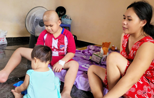 Đứa trẻ trước nguy cơ bị mù cả đôi mắt