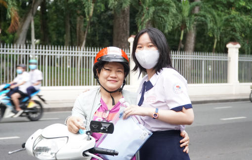 Phụ huynh, thí sinh thở phào sau kỳ thi THPT 2022